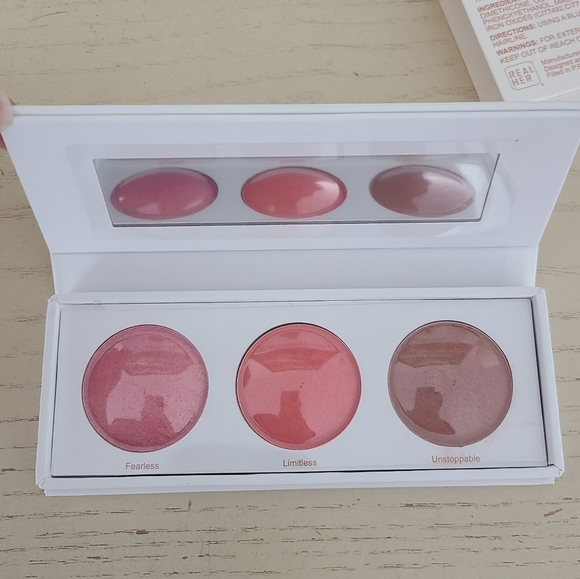 SALE!! NWT Rrealher Blush Kit - Picture 2 of 4